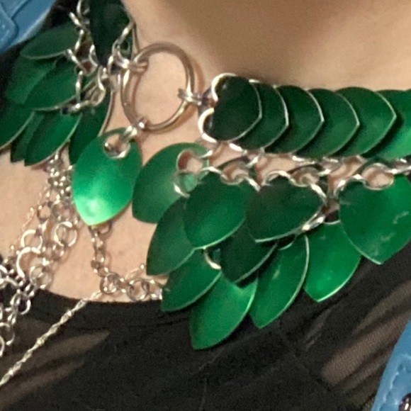 Chainmaille Jewelry Armor Set (Green, not Silver!) - Picture 4 of 4